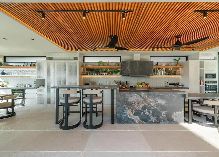 Coco Bay - Iconic 8br Tropical Next To The Villa *
