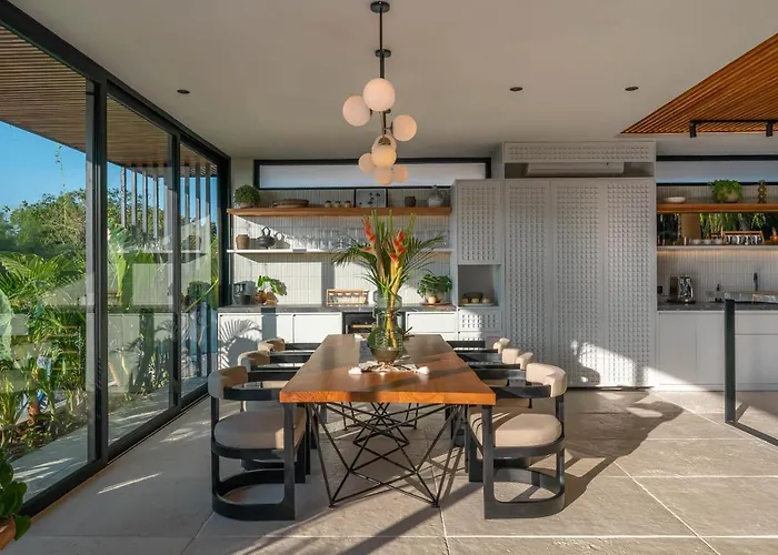 Villa Coco Bay - Iconic 8br Tropical Next To The Canggu (Bali)