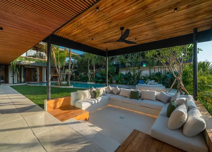Villa Coco Bay - Iconic 8br Tropical Next To The