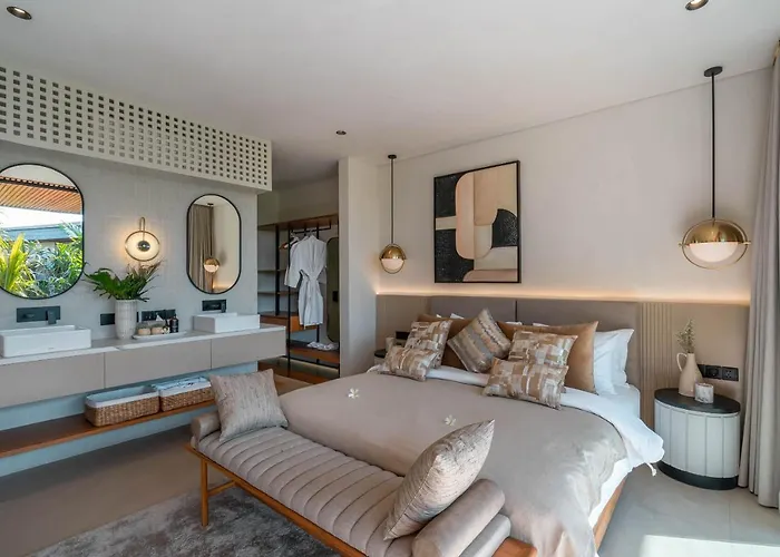 Coco Bay - Iconic 8br Tropical Next To The * Canggu (Bali)
