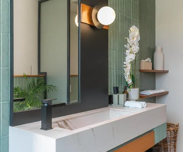 Coco Bay - Iconic 8br Tropical Next To The Villa Canggu (Bali)