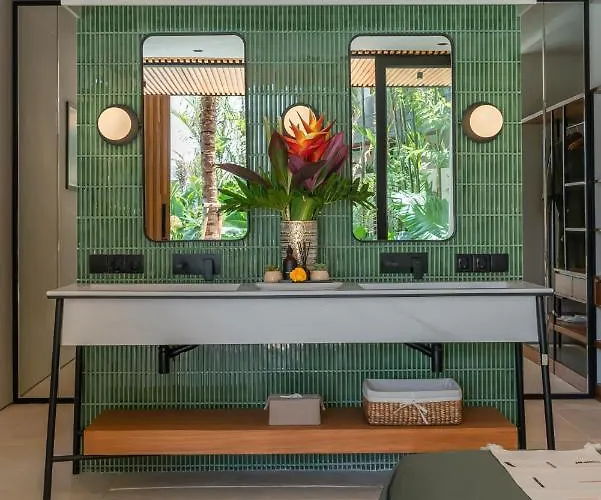 Coco Bay - Iconic 8br Tropical Next To The Villa *