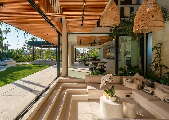 Villa Coco Bay - Iconic 8br Tropical Next To The
