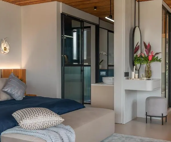 Coco Bay - Iconic 8br Tropical Next To The * Canggu (Bali)