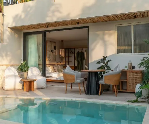 Coco Bay - Iconic 8br Tropical Next To The Villa