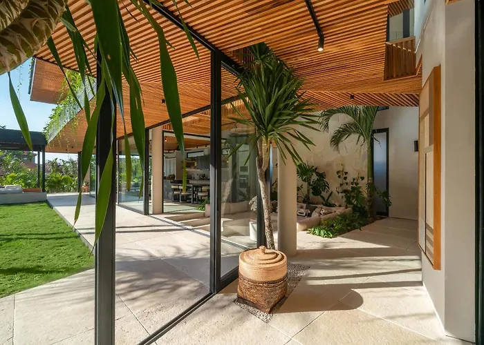 Coco Bay - Iconic 8br Tropical Next To The