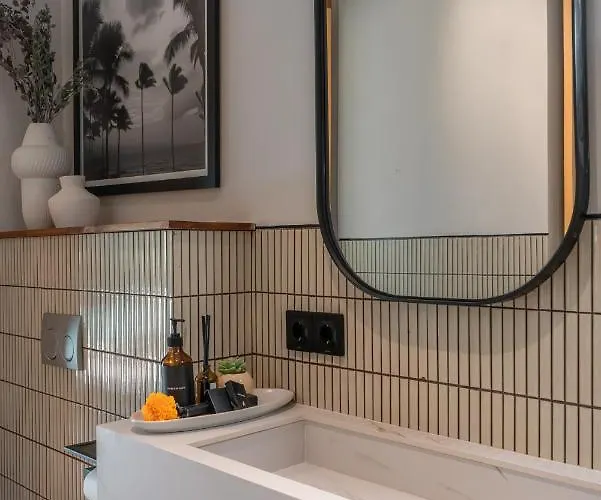 Villa Coco Bay - Iconic 8br Tropical Next To The Canggu (Bali)