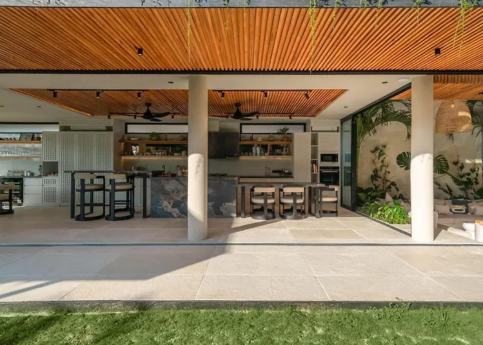 Coco Bay - Iconic 8br Tropical Next To The Villa Canggu (Bali)