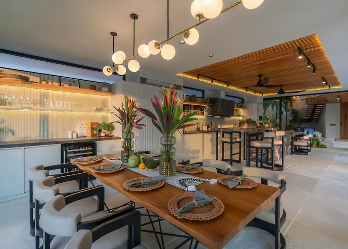 Coco Bay - Iconic 8br Tropical Next To The