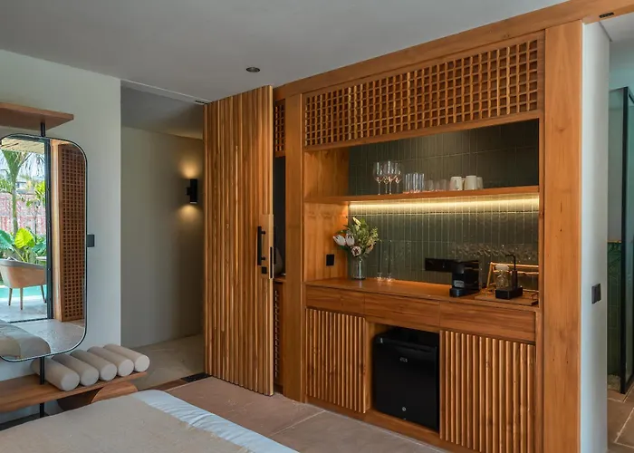 Villa Coco Bay - Iconic 8br Tropical Next To The