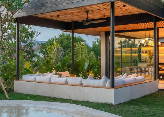Coco Bay - Iconic 8br Tropical Next To The Villa