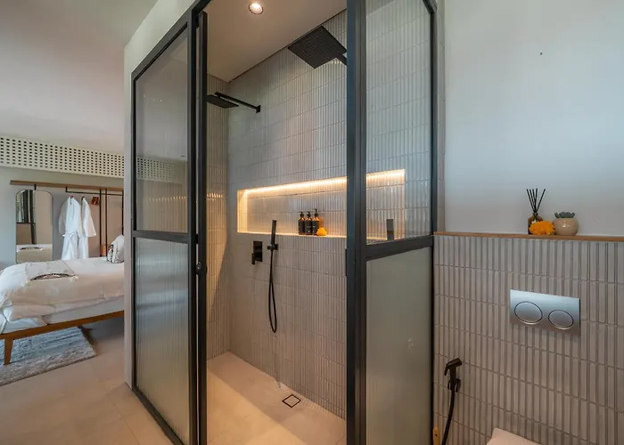 Coco Bay - Iconic 8br Tropical Next To The * Canggu (Bali)