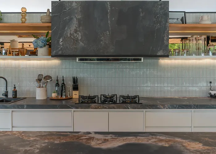 Coco Bay - Iconic 8br Tropical Next To The Canggu (Bali)
