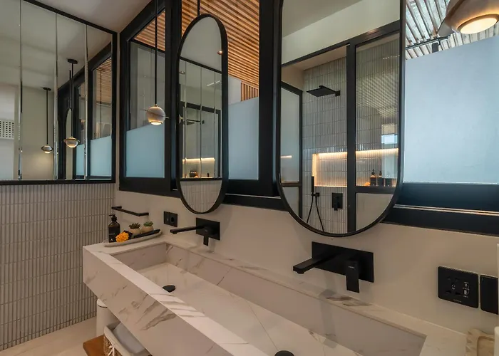 Coco Bay - Iconic 8br Tropical Next To The