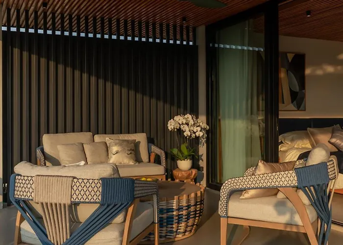 Villa Coco Bay - Iconic 8br Tropical Next To The Canggu (Bali)