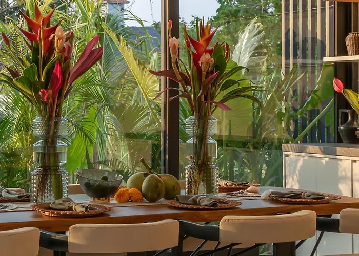 Coco Bay - Iconic 8br Tropical Next To The * Canggu (Bali)